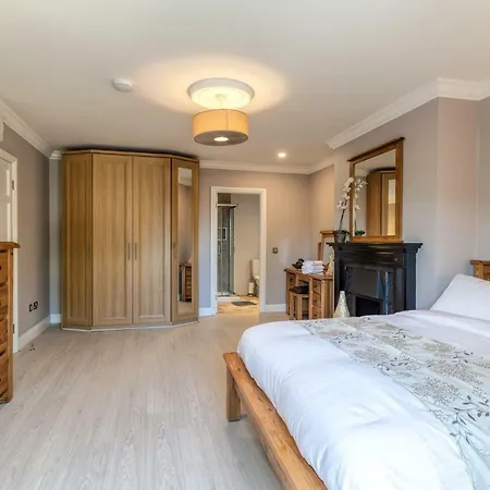 Tintawn House Guest house Sandyford