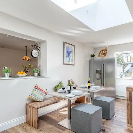 Tintawn House Guest house *