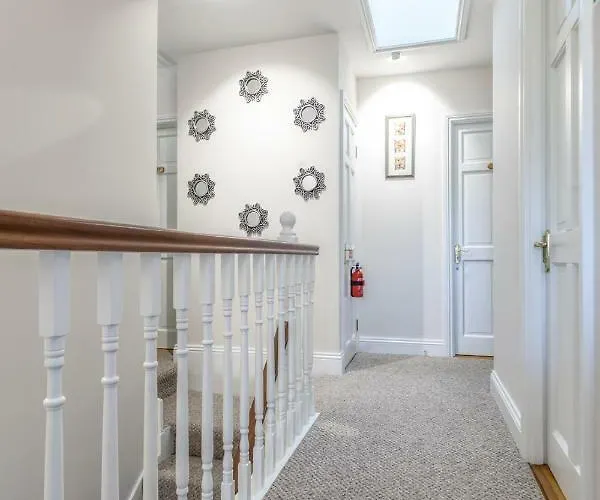 Konukevi Tintawn House Sandyford